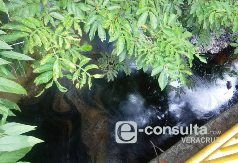 A 8 meses de fuga de petróleo, Coatzintla sufre contaminación de agua