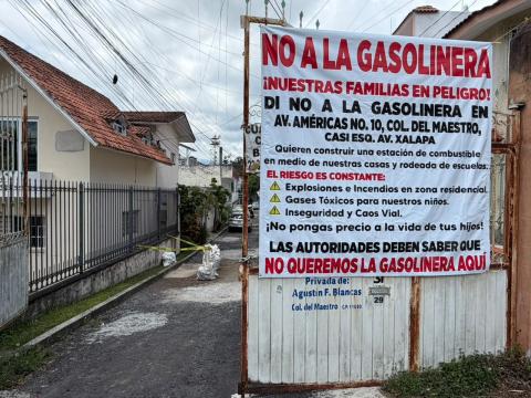 Vecinos rechazan construcción de gasolinera en avenida de Xalapa