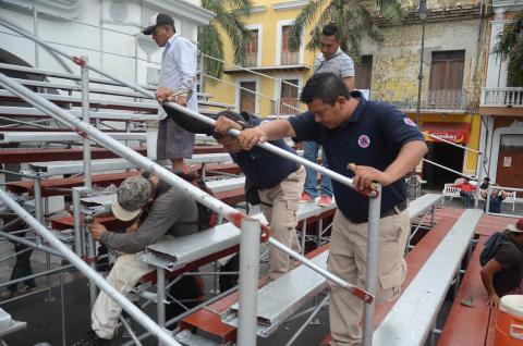 Supervisa PC Municipal instalación de gradas en el Zócalo porteño