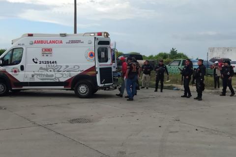 Hombre pierde un brazo tras explotarle artefacto en Coatza