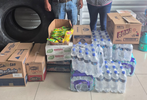 Transportistas de HAMOTAC recolectan víveres para damnificados por inundaciones en Veracruz