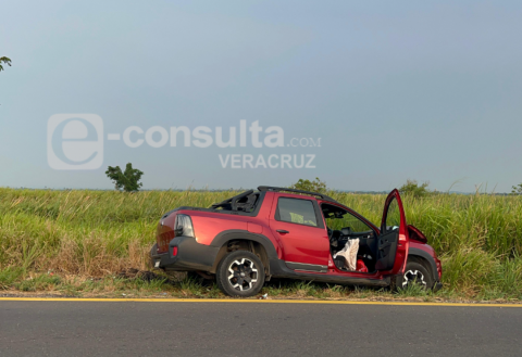 Conductor deja 3 heridos en la Coatzacoalcos-Minatitlán y huye