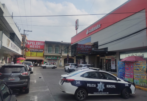 hombre, Banco Santander, Poza Rica