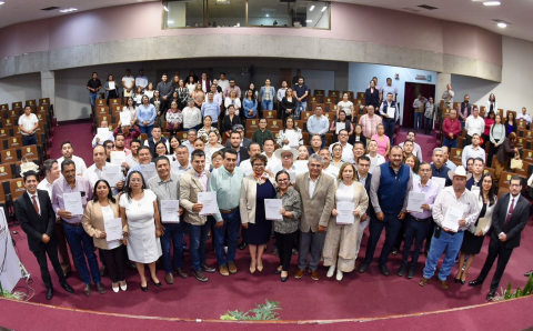 Entrega Congreso cartas de liberación de deuda pública a ayuntamientos