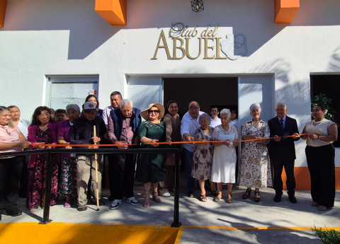 Club del Abuelo, Fortín, puertas