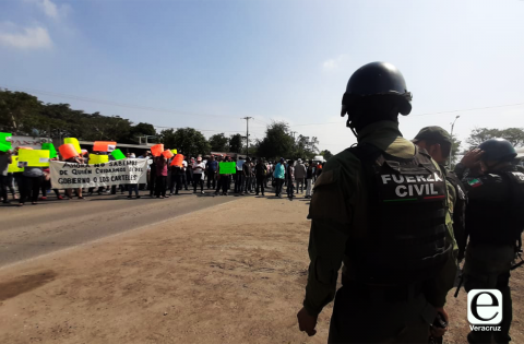 Isla, pueblo sitiado: sin taxis, gasolineras ni escuelas