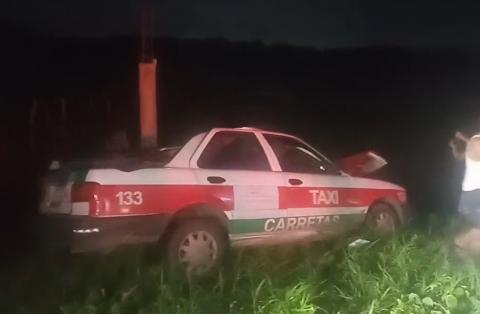 Cinco lesionados en taxi; chocaron contra una vaca en Paso de Ovejas