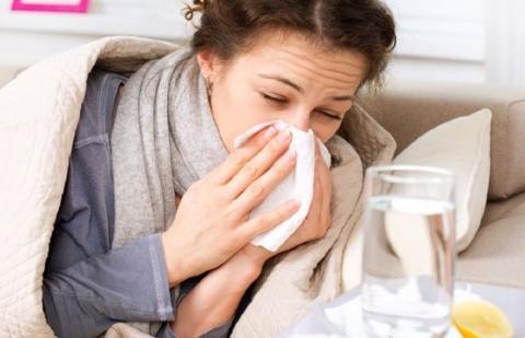 ¿Por qué aumentan los casos de resfriado, Influenza y COVID-19 en invierno? 