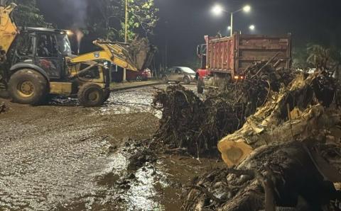 Inundación dejó cien casas con daños en La Palma, Catemaco: Nahle Inundación dejó cien casas con daños en La Palma, Catemaco: Nahle