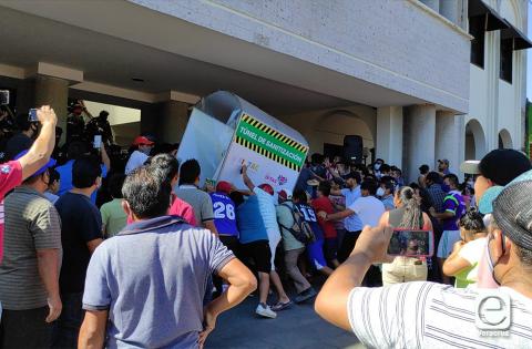 Por falta de agua potable; intentan tomar Palacio en Ixtac