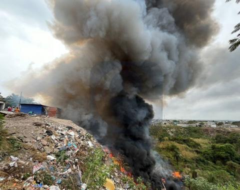 Se incendia basurero clandestino de Río Medio, en Veracruz