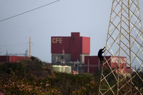 Confirman fuga de vapor radiactivo en Laguna Verde