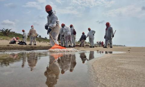 Limpian 894 toneladas de crudo; 25 playas de Veracruz se reportan limpias Limpian 894 toneladas de crudo; 25 playas de Veracruz se reportan limpias