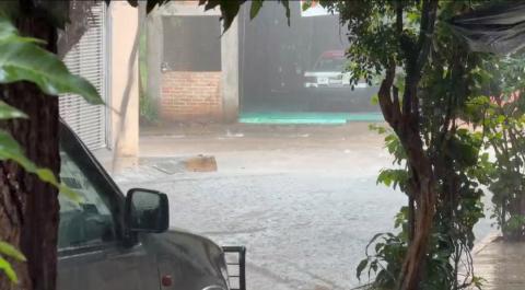 Se desborda río Atliyac; afecta a unas 70 familias en Paso de Ovejas