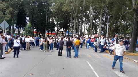 Maestros de la UPAV bloquean Sefiplan por adeudos salariales