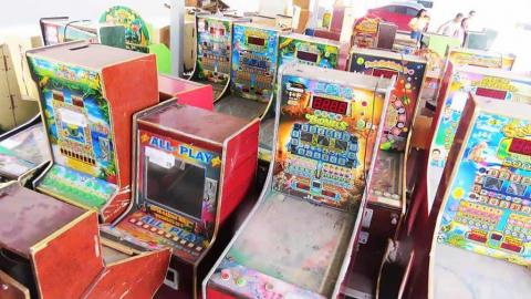 Exigen liberar a detenida en operativo contra máquinas tragamonedas