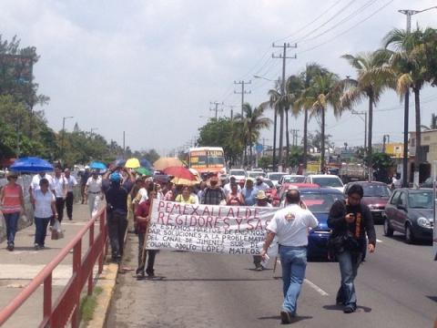 Vecinos afectados por inundaciones marchan hacia el SAS