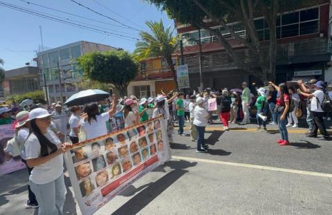 Aunque “ya no pueden caminar” madres buscan a desaparecidos en Xalapa