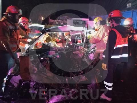 Mueren 2 militares en choque sobre la Xalapa-Perote; uno quedó grave