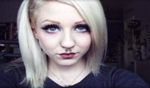 Mujer se operó para lucir como un elfo