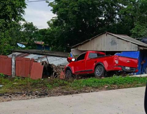 Mujer queda grave tras camionetazo en Jesús Carranza, Veracruz
