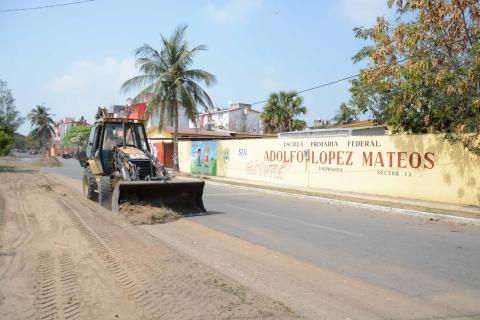 Gobierno Municipal atiende solicitudes de colonos de Chivería