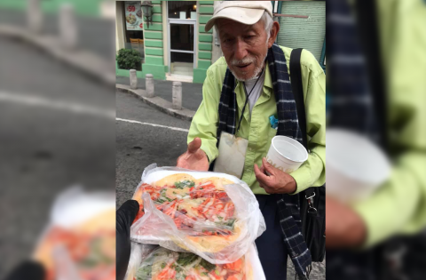 En Xalapa, reparten tacos al pastor a grupos vulnerables