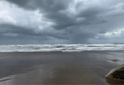 PC alerta por oleaje y norte en playas del sur de Veracruz