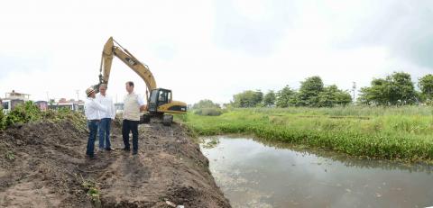 Supervisa Ramón Poo acciones de desazolve en Geo Villas del Puerto