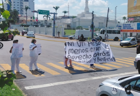 Trabajadores del IMSS-Bienestar exigen pago en Boca del Río
