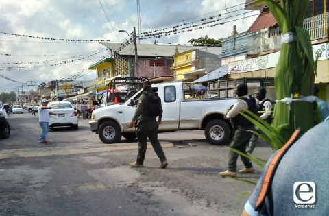 Asesinan a dos hombres en terminal de Paso del Macho