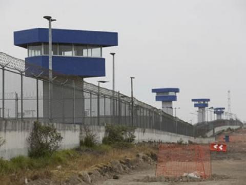 Aprehenden a 16 reos del penal de Villa Aldama por extorsión