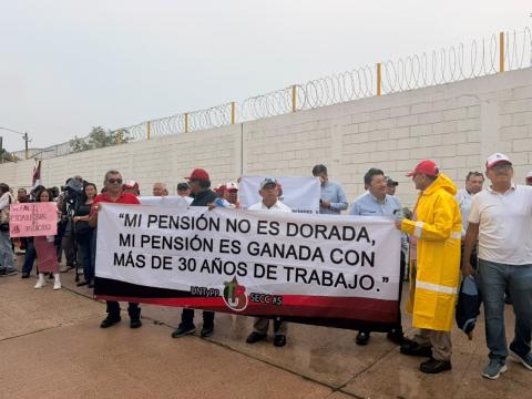 Petroleros jubilados piden a Sheinbaum respeto a sus pensiones