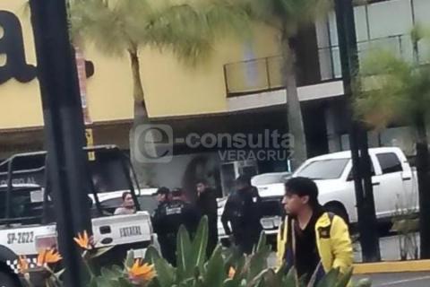 Roban 56 mil pesos a cuentahabiente en Urban Center