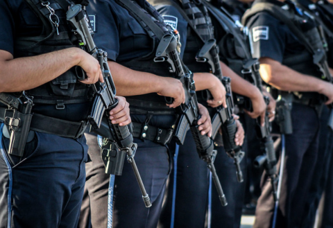 Cesan a policía que disparó a agresor de mujer en Boca del Río