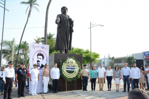 Encabeza Ramón Poo actividades conmemorativas por 89 aniversario luctuoso de Salvador Díaz Mirón