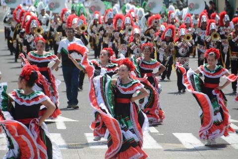Ramón Poo asiste a ceremonia del 150 aniversario de la toma y ocupación de la Ciudad y Puerto de Veracruz