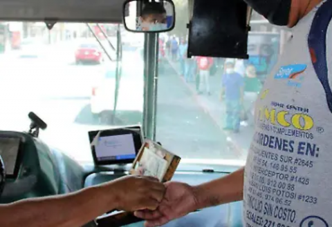 Choferes aumentan costo de transporte público en Xalapa sin permiso