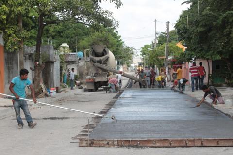Supervisa Ramón Poo pavimentación con concreto hidráulico en las colonias Valente Díaz y Progreso image 1