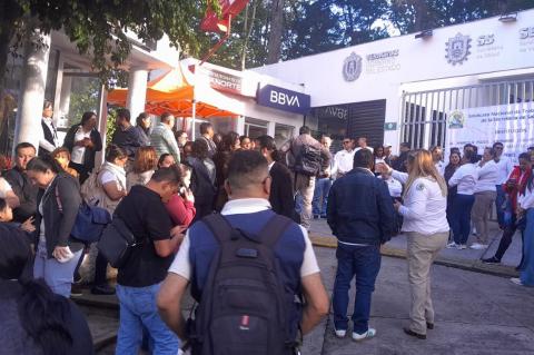 Trabajadores de salud mantienen protesta por segundo día en Veracruz