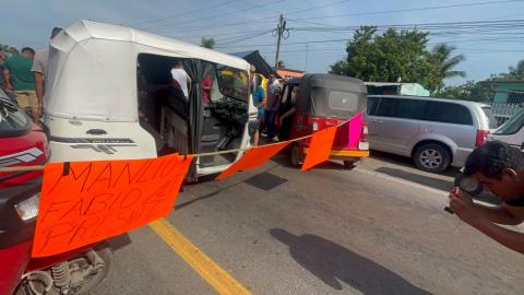 Protestan mototaxistas tras decomiso de unidades en Veracruz Protestan mototaxistas tras decomiso de unidades en Veracruz