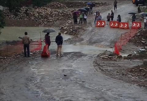 Hace 2 años SIOP abandonó obra de puente en Misantla: pobladores