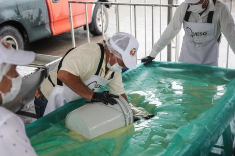 En este lugar de Veracruz hacen el queso más grande de México