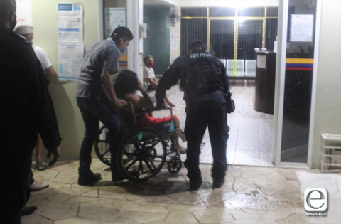 Cae rayo en vivienda de Acayucan y lesiona a dos mujeres