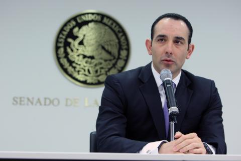 Eligen al panista Roberto Gil Zuarth como presidente del Senado