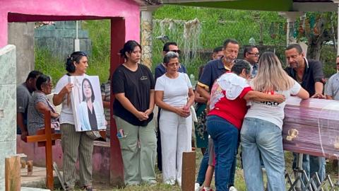 “Sé libre”: dan último adiós a reportera Roxana Guzmán en Nanchital