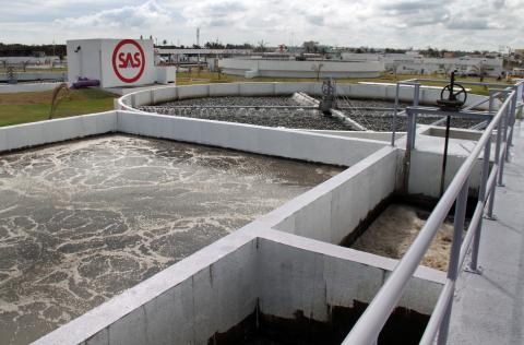 Pega 'berrinche' Yunes Márquez por la dirección del SAS