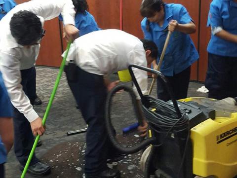 Se rompen tuberías de un baño y se inundan salas del Senado