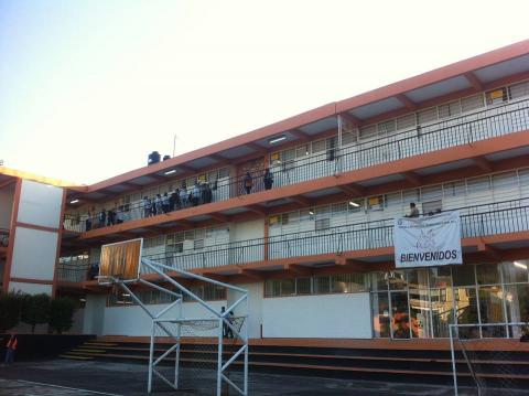 Escuelas de Xalapa cobraron más de 3 mil pesos por uniformes: SEV