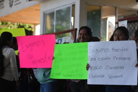 Alumnos llevan siete meses sin maestro en plantel de Altotonga